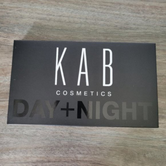 KAB Cosmetics - Day + Night Eyeshadow Palette - Picture 4 of 5